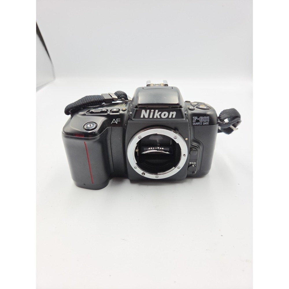 Nikon F-601 AF QUARTZ DATE SLR 35mm Filｍ Camera Japan